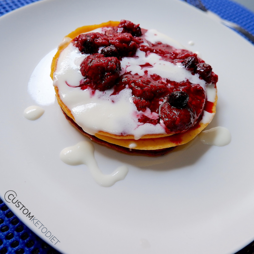 Cream cheese pancake with berries compote