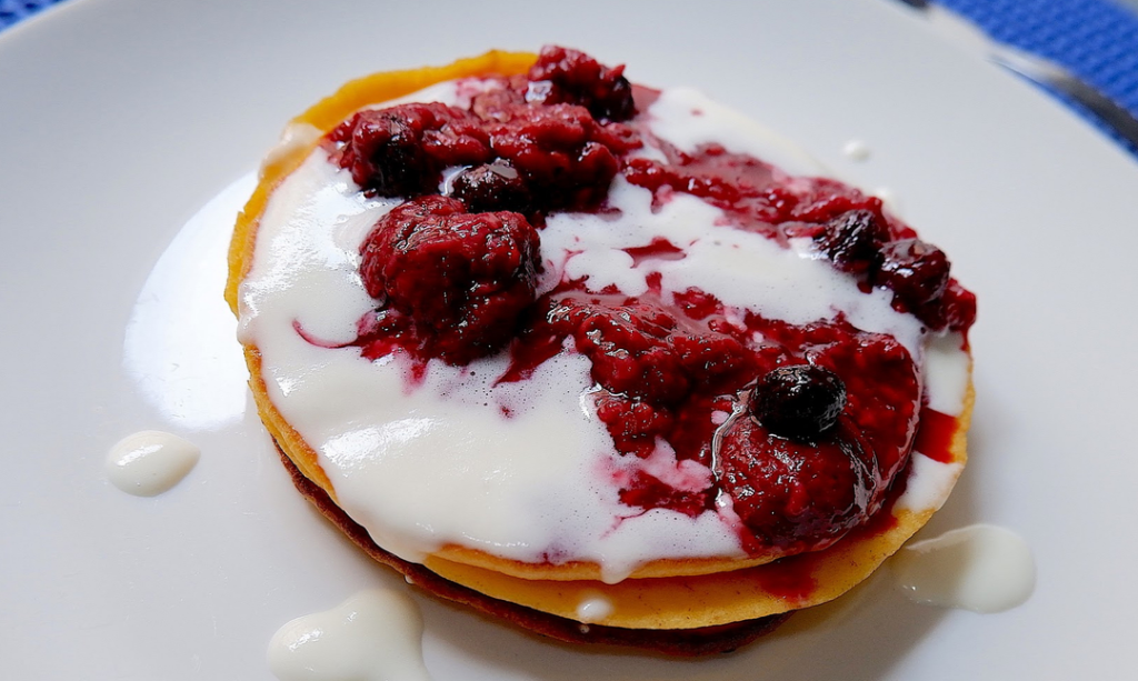 Cream cheese pancake with berries compote