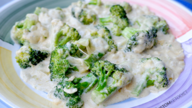 Keto Broccoli in Mozzarella and Parmesan Sauce