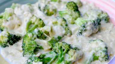 Keto Broccoli in Mozzarella and Parmesan Sauce