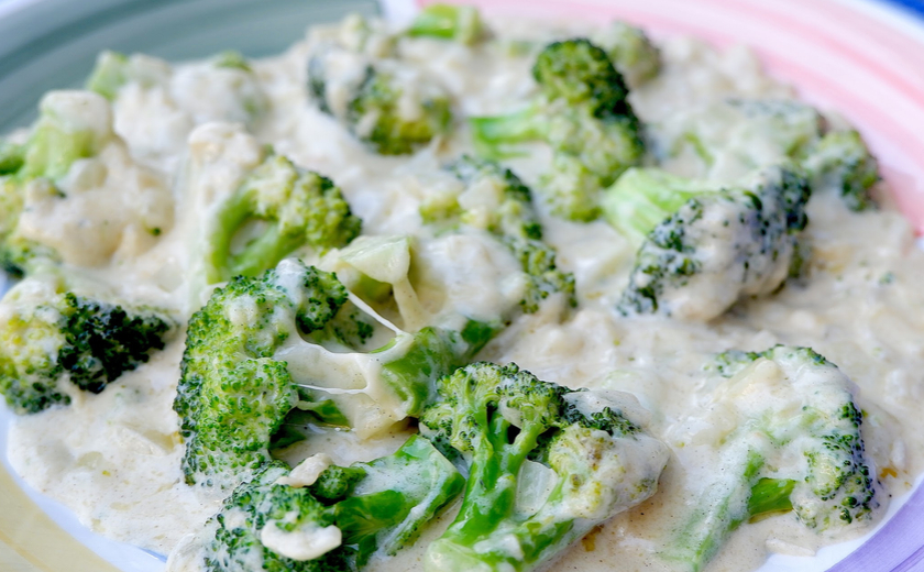 Keto Broccoli in Mozzarella and Parmesan Sauce